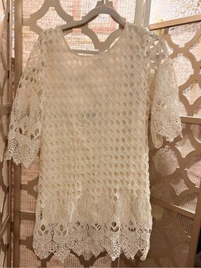 Aakaa Cream Lace Overlay Tunic